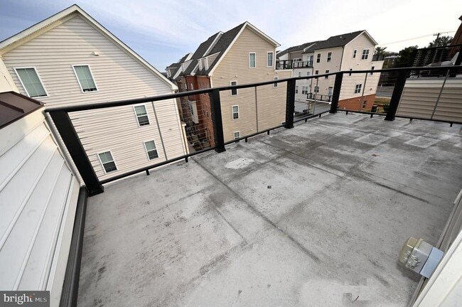 Building Photo - 2413 Glenallan Ave