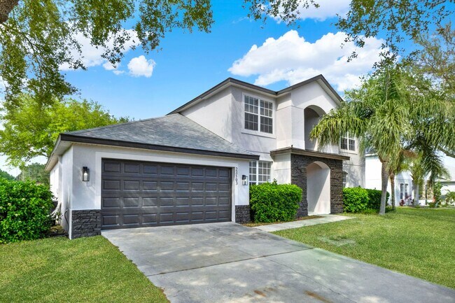 Building Photo - RENOVATED 5 BEDROOM FENCED IN, GOLF FRONTA...