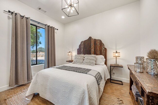 Building Photo - AVAILABLE NOW - Furnished Luxury Wine Coun...