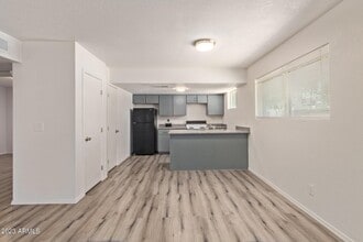Building Photo - 2633 W Ocotillo Rd