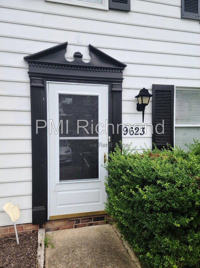 Building Photo - 9623 Greenmeadow Cir