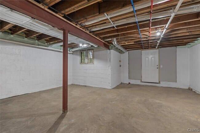 Building Photo - 106 Wellington Rd
