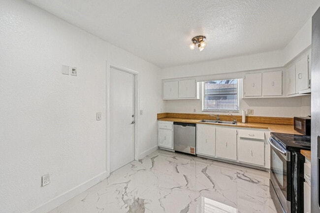 Building Photo - 4549 Baldric St