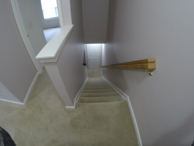Building Photo - 2123 Quail Hollow Dr