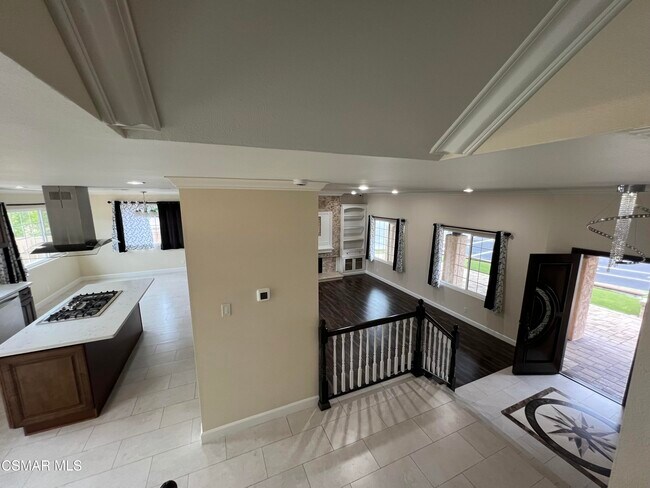 Building Photo - 334 W Avenida De Las Flores