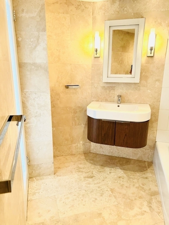 Building Photo - 300 Lynn Shore Dr