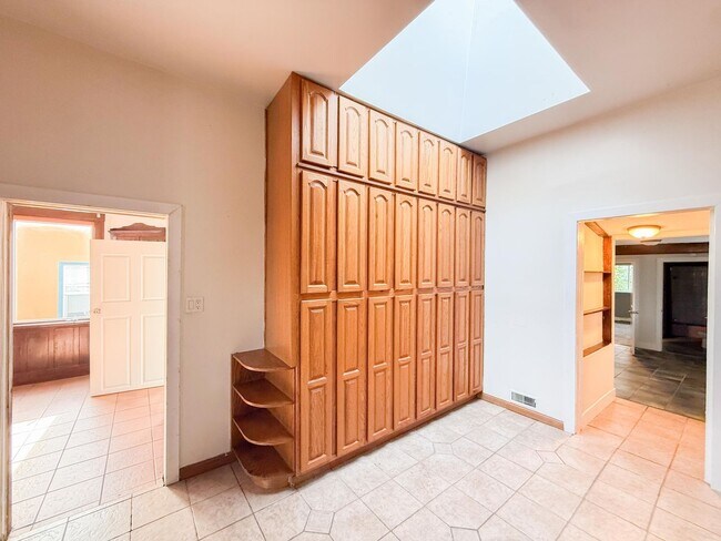 Building Photo - 4 bed 3 bath Single-family Home in Glenview/Lower Diamond area of Oakland