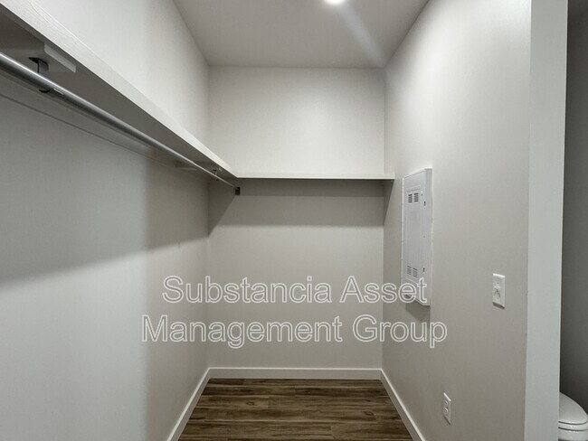 Building Photo - 1665 Midtown Pl