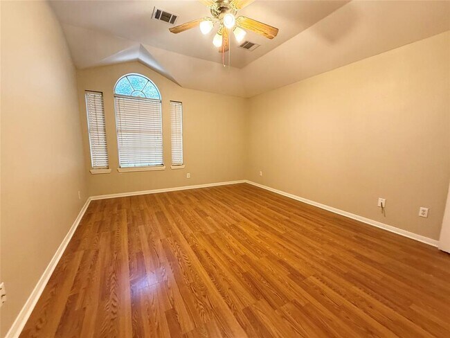 Building Photo - 2011 Lantana Dr