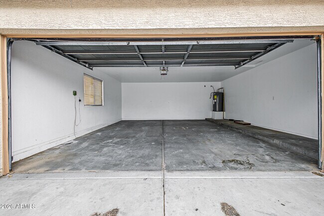 Building Photo - 3015 N 84th Dr
