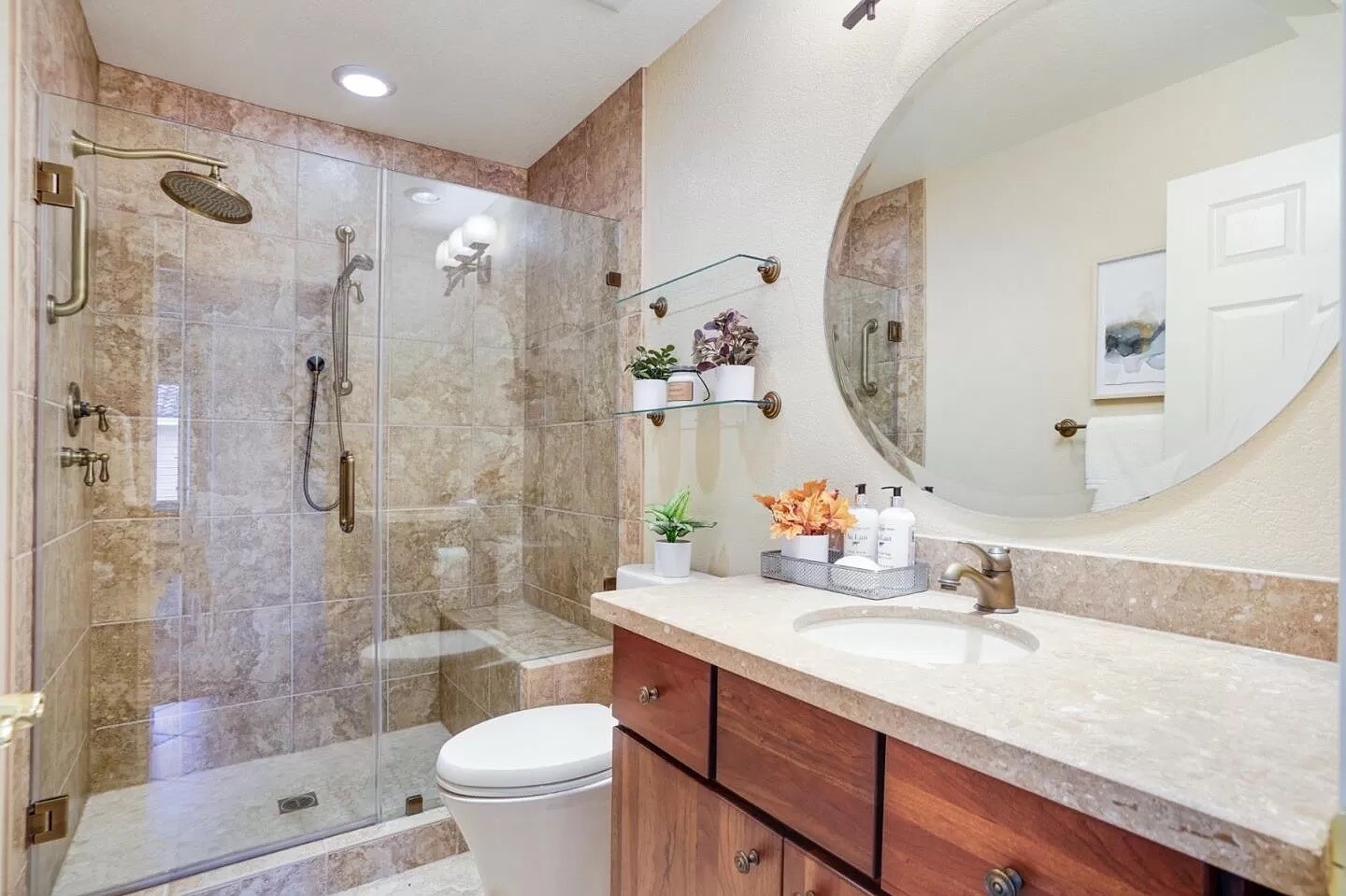 Building Photo - 3056 Lakemont Dr