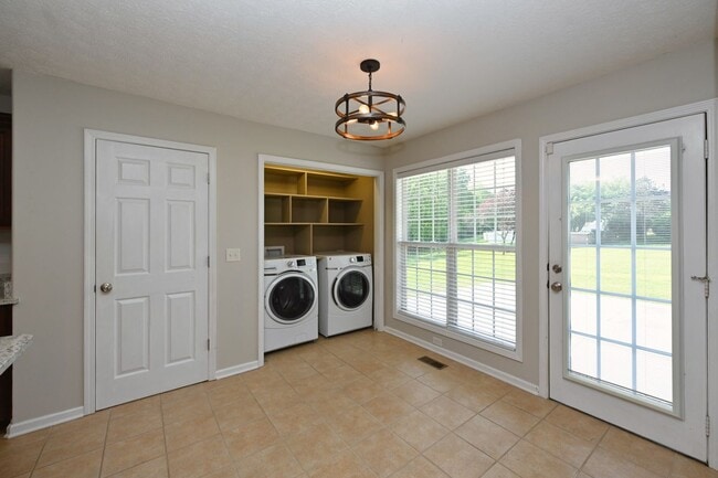 Building Photo - **BEAUTIFUL, WELL-MAINTAINED BRICK HOME ON A LOVELY 0.63-ACRE LOT IN A DESIRABLE NEIGHBORHOOD**