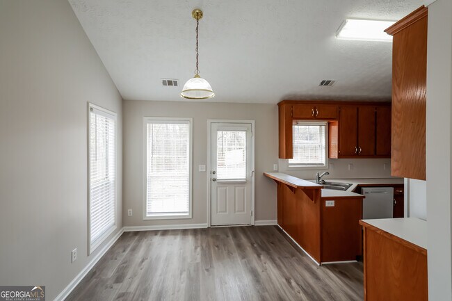 Building Photo - 5107 Scenic View Rd