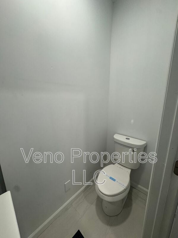 Building Photo - 351 4th St