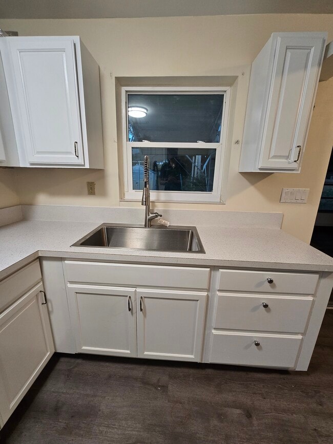 Building Photo - 336 Greenbriar Dr