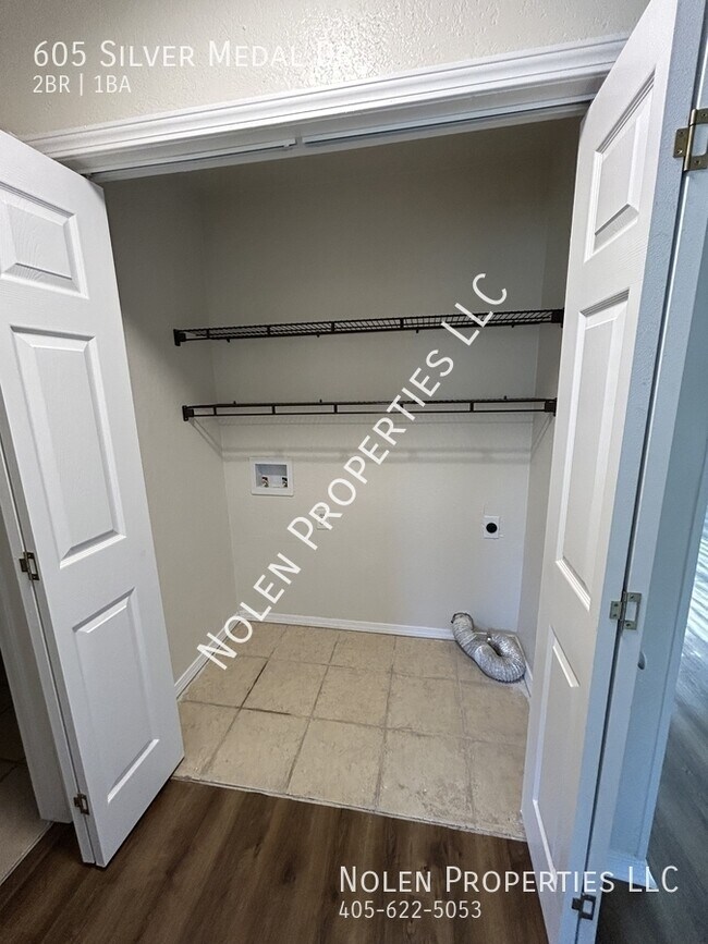 Building Photo - 605 Silver Medal Dr