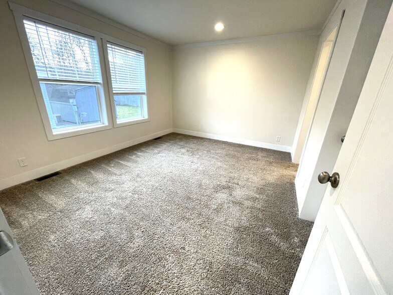 Building Photo - 30 Bellwood Dr