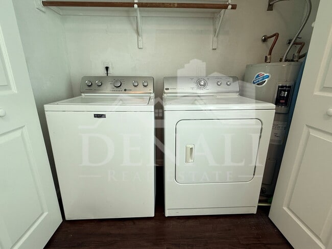 Building Photo - 1114 S Surfside Dr