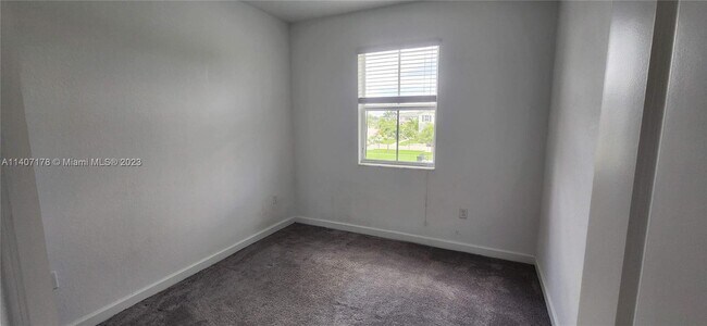 Building Photo - 2708 SE 15th Ct