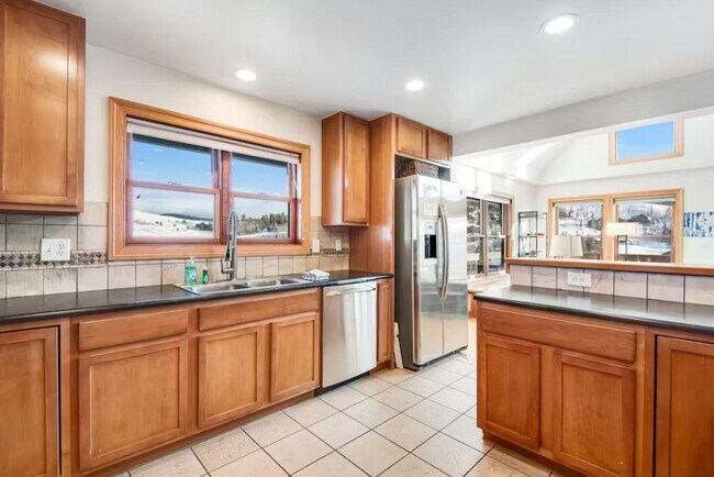 Building Photo - 366 Indian Trail