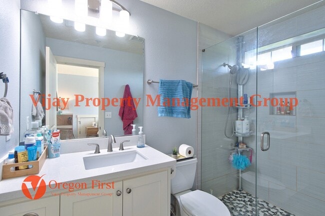 Building Photo - 825 NE Wheelock Pl