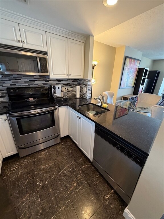 Building Photo - 10 Museum Way