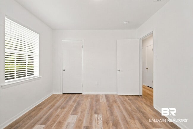 Building Photo - 509 Gayfer Ave