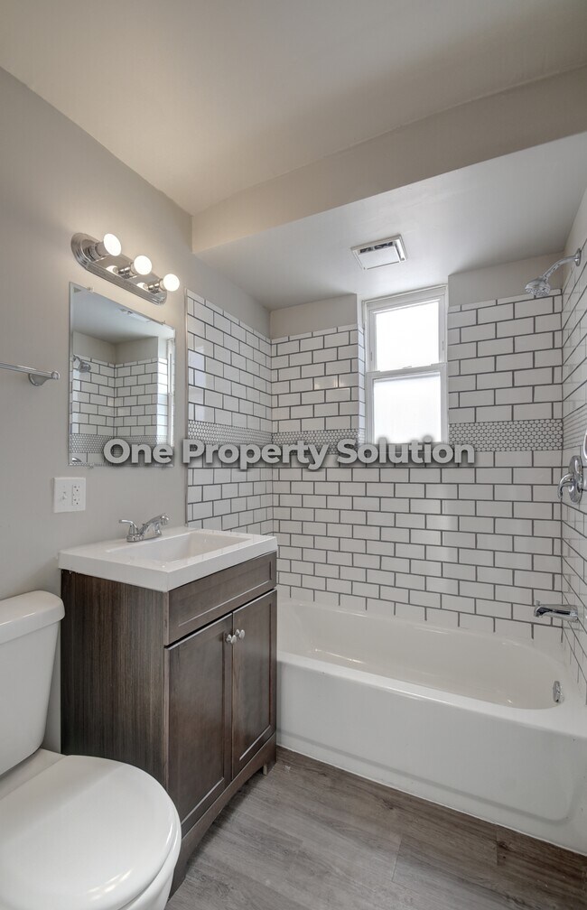 Building Photo - 2642 Clay St