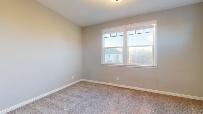 Building Photo - Beautiful 3 Bedroom 3 Full bath with 1 Car...