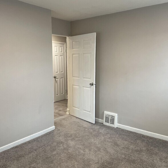 Building Photo - 4031 W Fairmount Ave