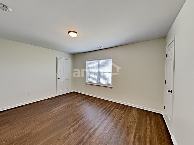 Building Photo - 2425 Coneflower Dr