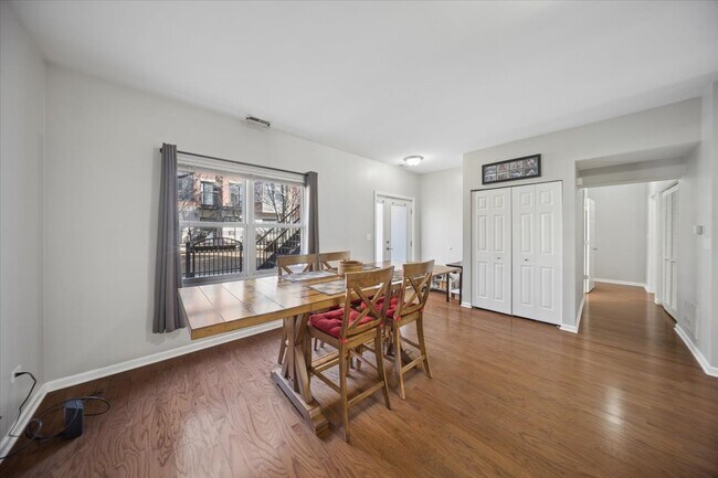 Building Photo - 943 W College Pkwy