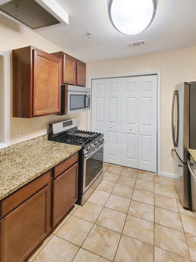 Building Photo - 401 Augusta Dr