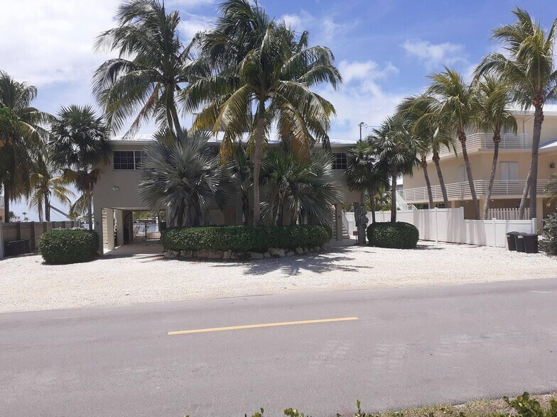 Building Photo - 9920 Aviation Blvd