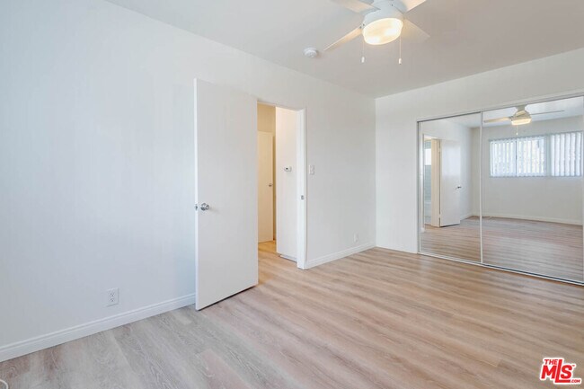 Building Photo - 758 N Hudson Ave