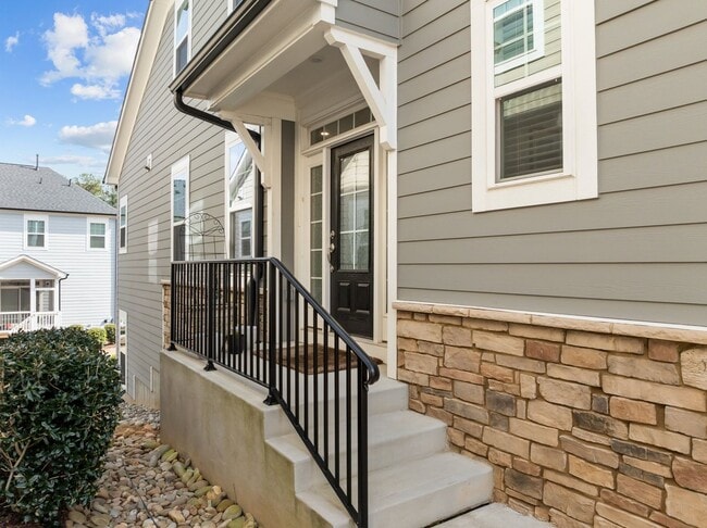 Building Photo - Like new townhome in Wykoff!