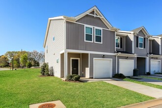 Building Photo - 226 Telford Dr