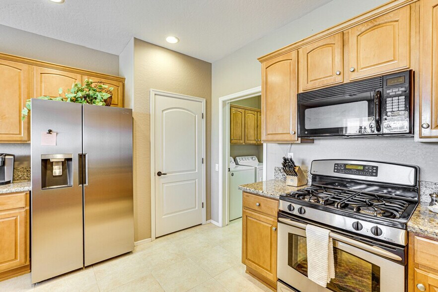 Building Photo - 22410 N Arrellaga Dr