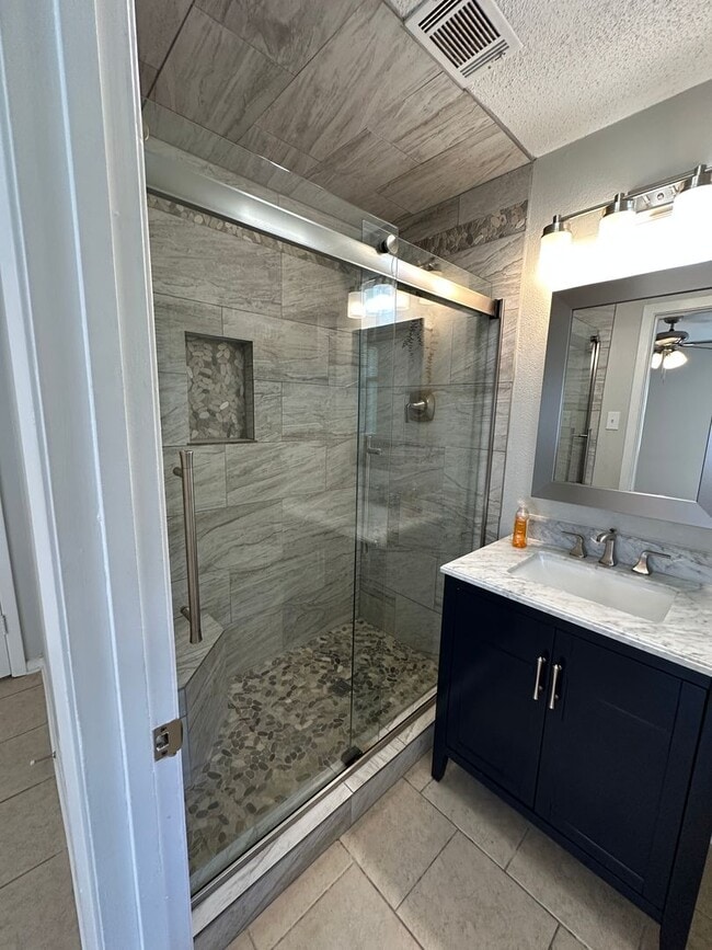 Building Photo - 422 Hardee Dr