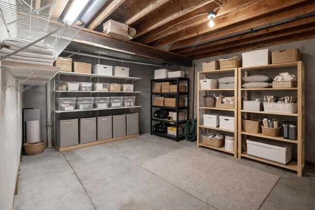 Building Photo - 1302 Look Out Ct