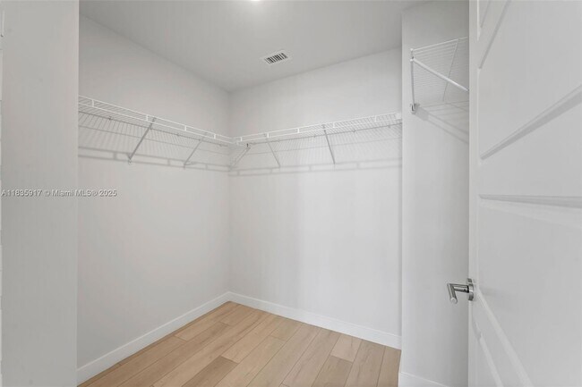 Building Photo - 555 NE 8th St