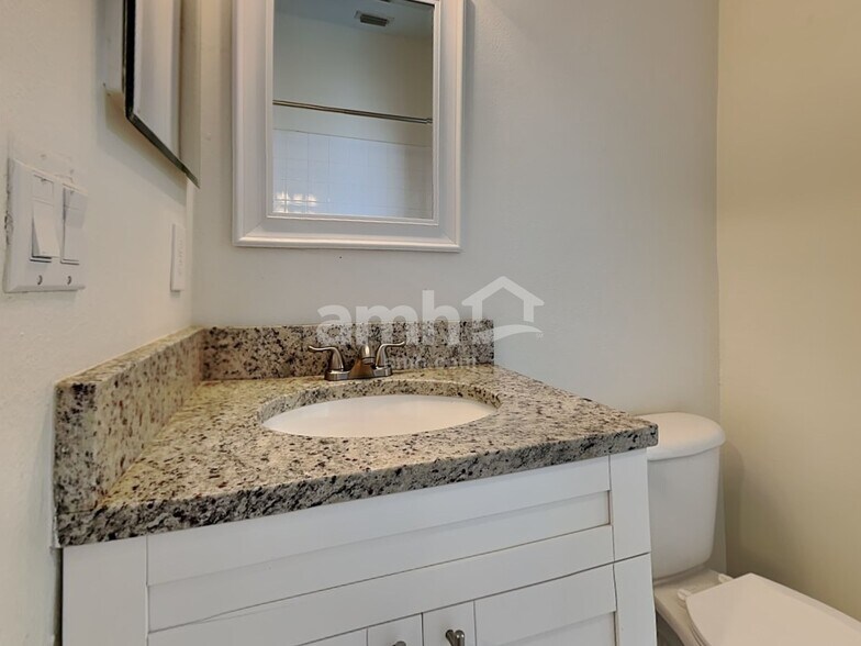Building Photo - 509 Sunset Beach Ct