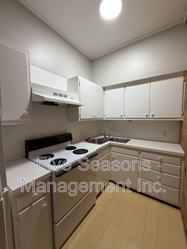 Building Photo - 194 North St