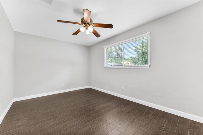 Building Photo - 206 Ron Cir