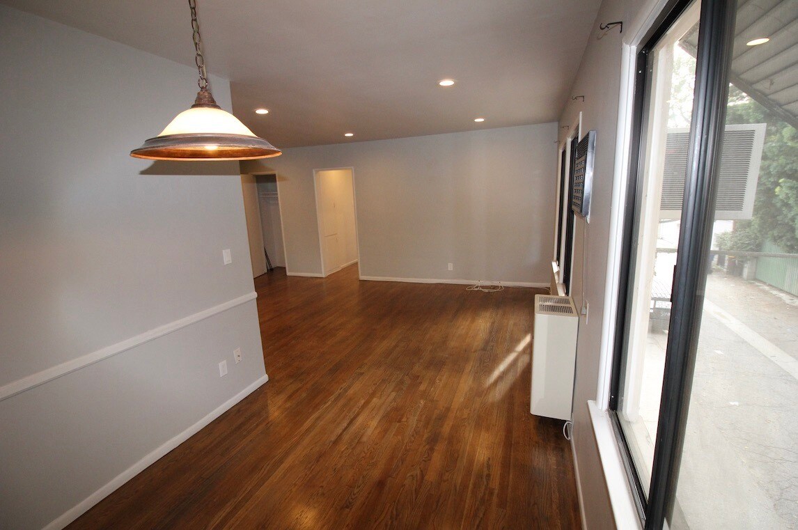Building Photo - 5055 Laurel Canyon Blvd