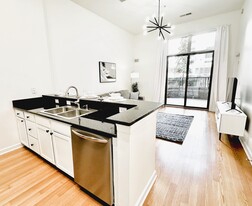 Building Photo - 718 W Trade St