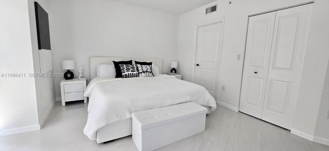 Building Photo - 347 N New River Dr E