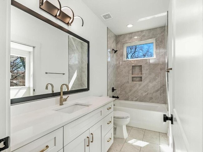 Building Photo - 1310 N Davidson St