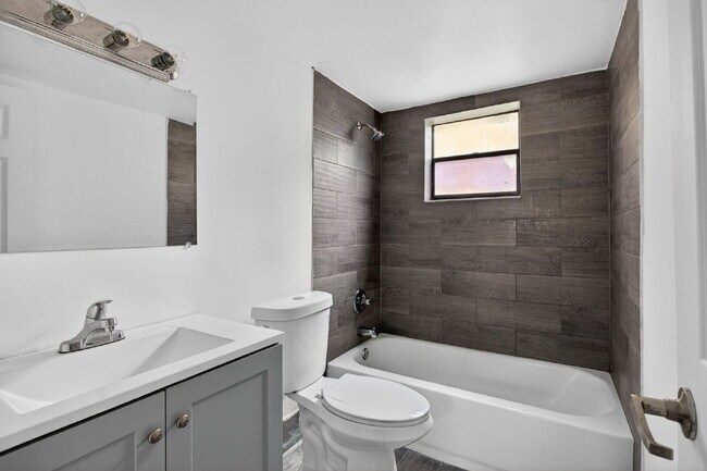 Building Photo - Bright & Modern 1-Bedroom Apartment in Prime Oakland Park Location