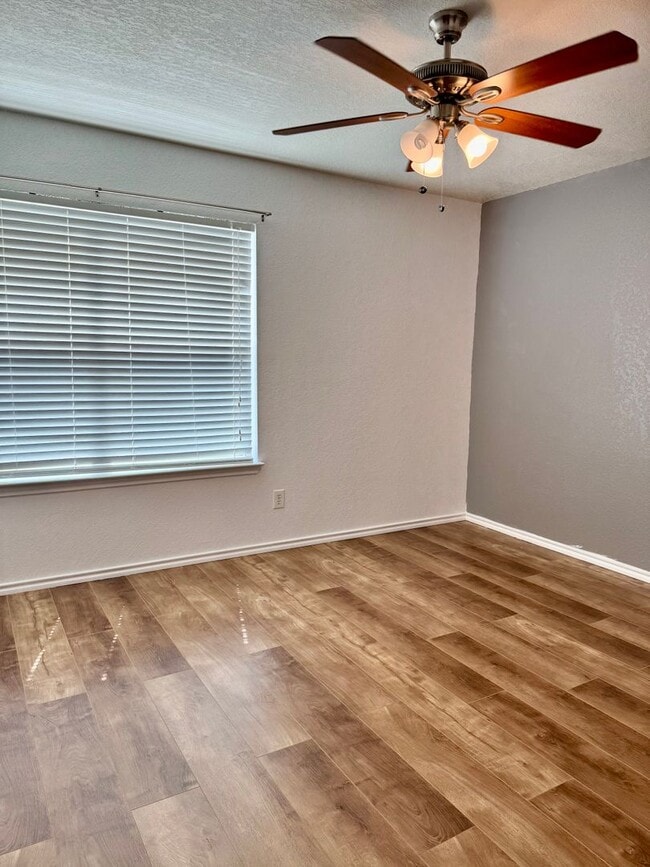 Building Photo - 204 Gatewood Oak